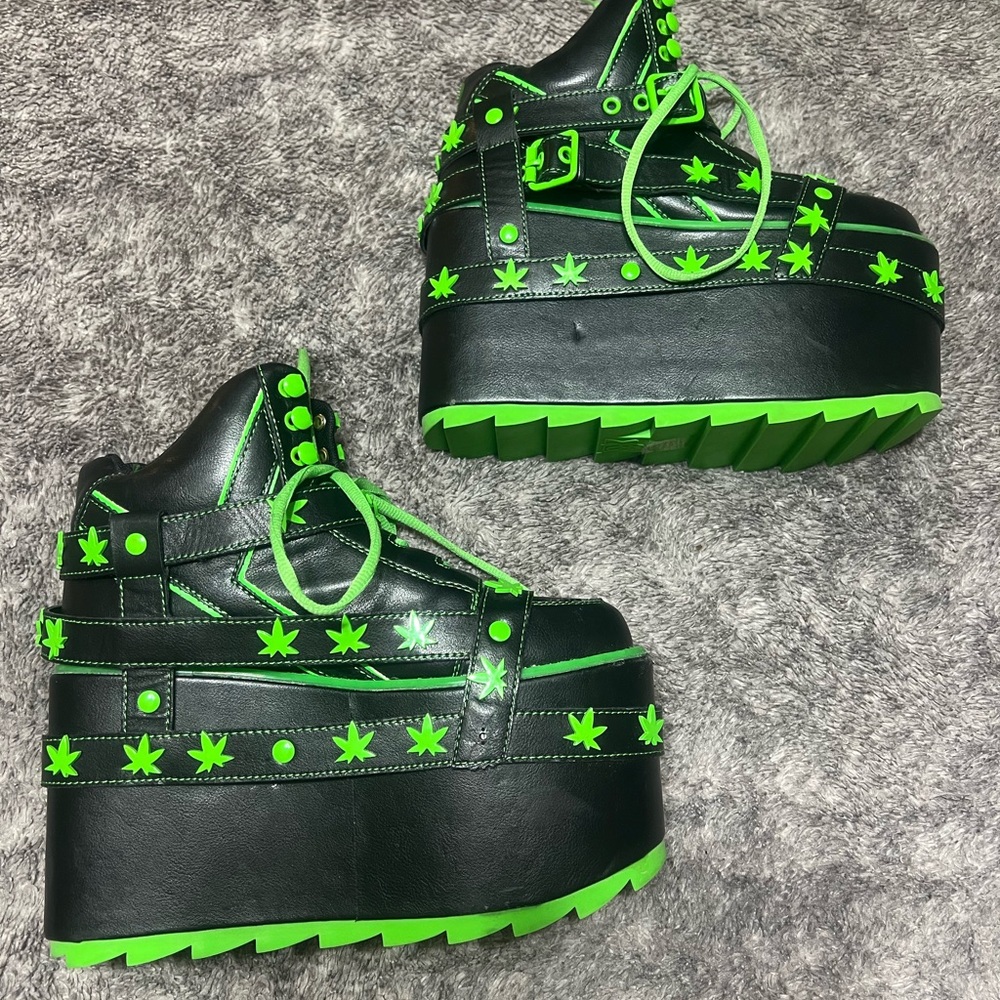 YRU Qozmo Bondage Weed Platform Sneakers size 7